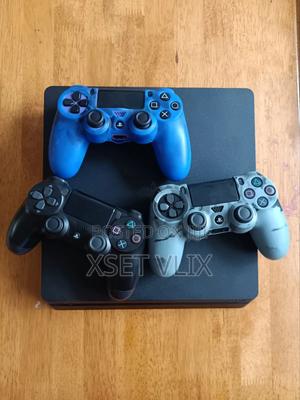 Ps4 Slim (Used) 3controllers - thumbnail 2