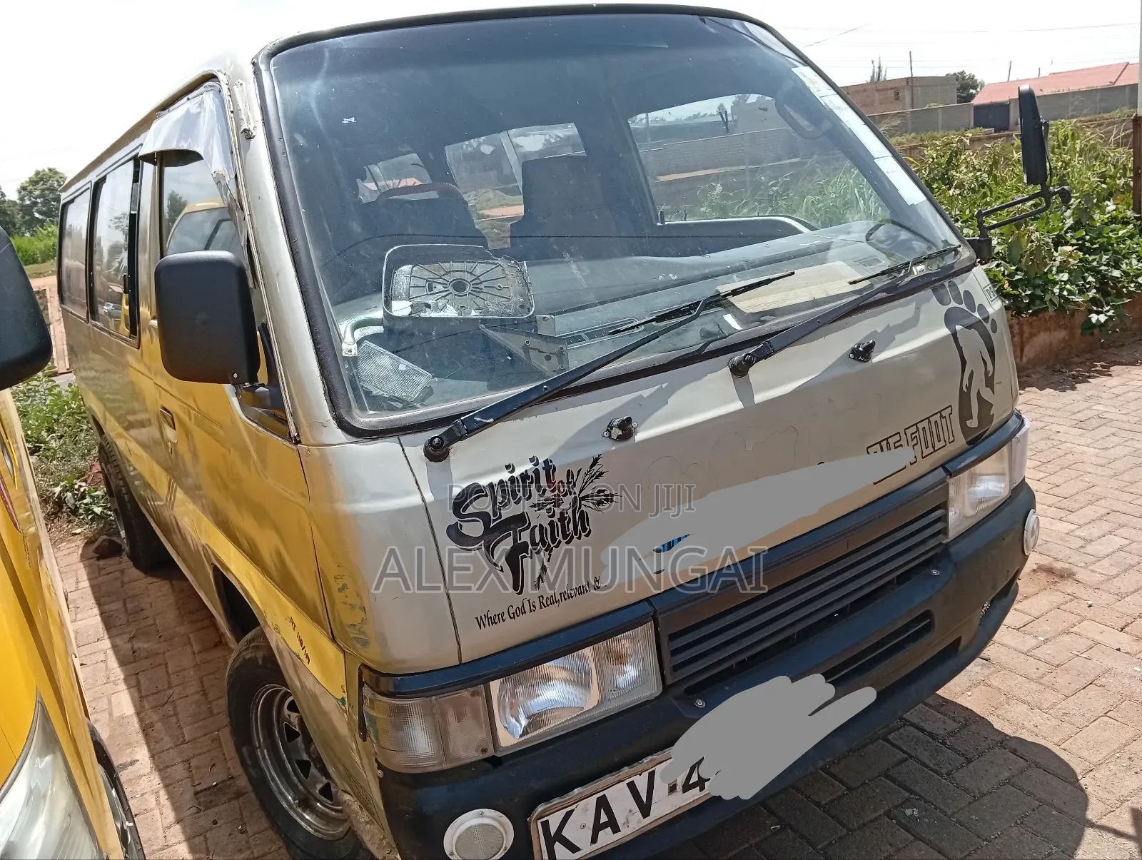 Nissan Caravan (Urvan) 1996 Grey
