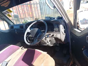 Nissan Caravan (Urvan) 1996 Grey