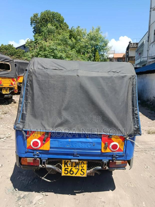 Piaggio 2024 Blue - thumbnail 4