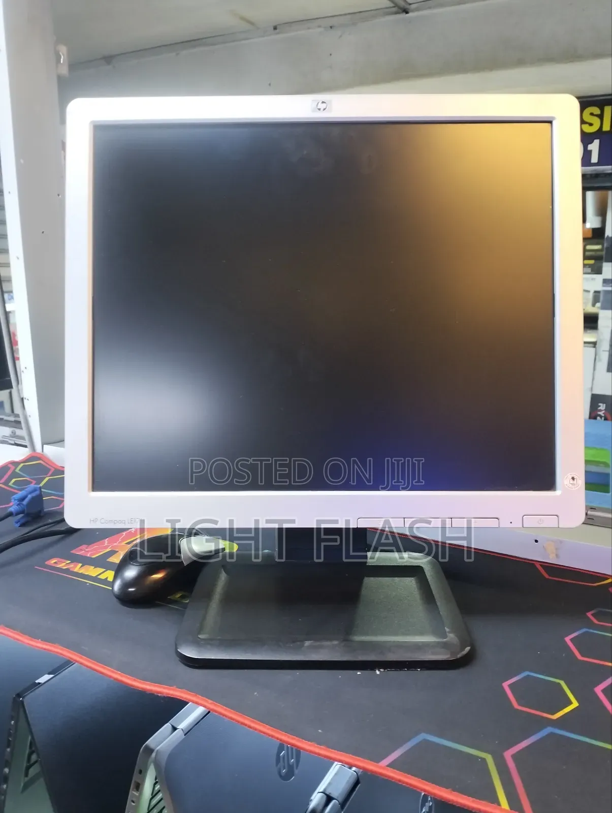 Hp Le1711 Square Moniter