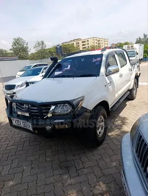 Toyota Hilux 2006 White