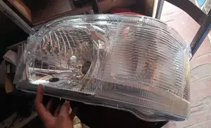 Head Lamp Toyota Hiace 7l 2005