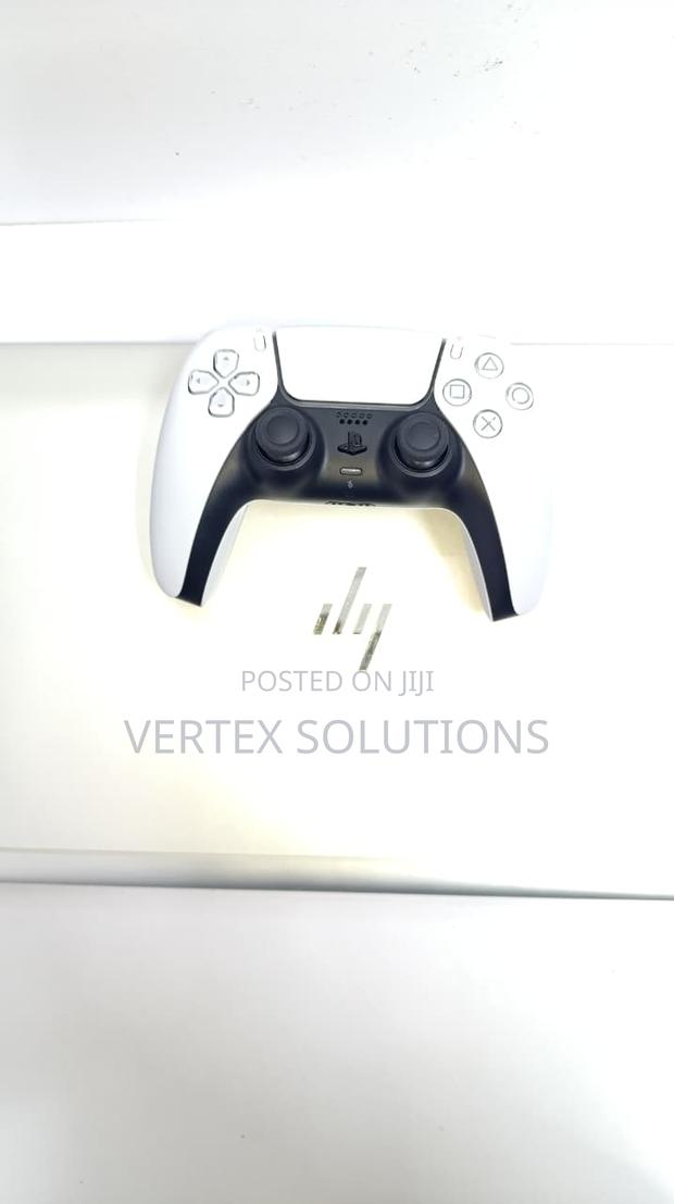 Playstation 5 Gaming Pad - main view