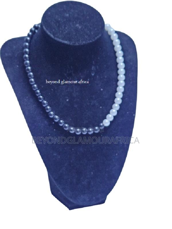 Unisex Medium Black and White Pearl Necklace - thumbnail 3
