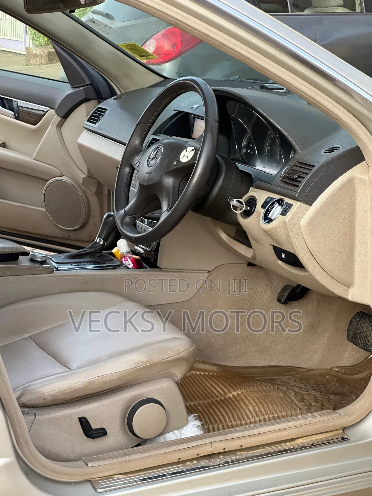Mercedes-Benz C200 2010 Gold