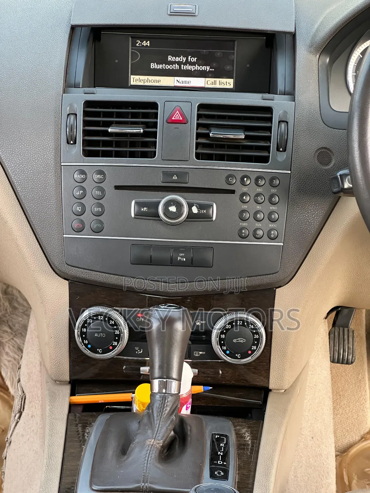 Mercedes-Benz C200 2010 Gold
