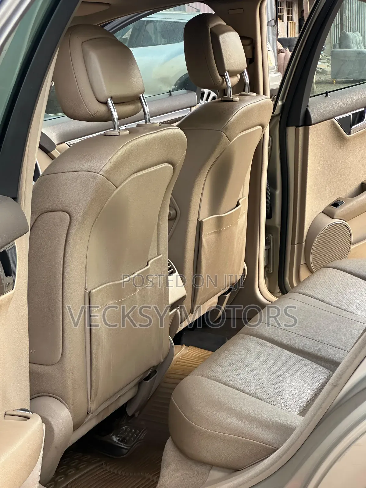 Mercedes-Benz C200 2010 Gold