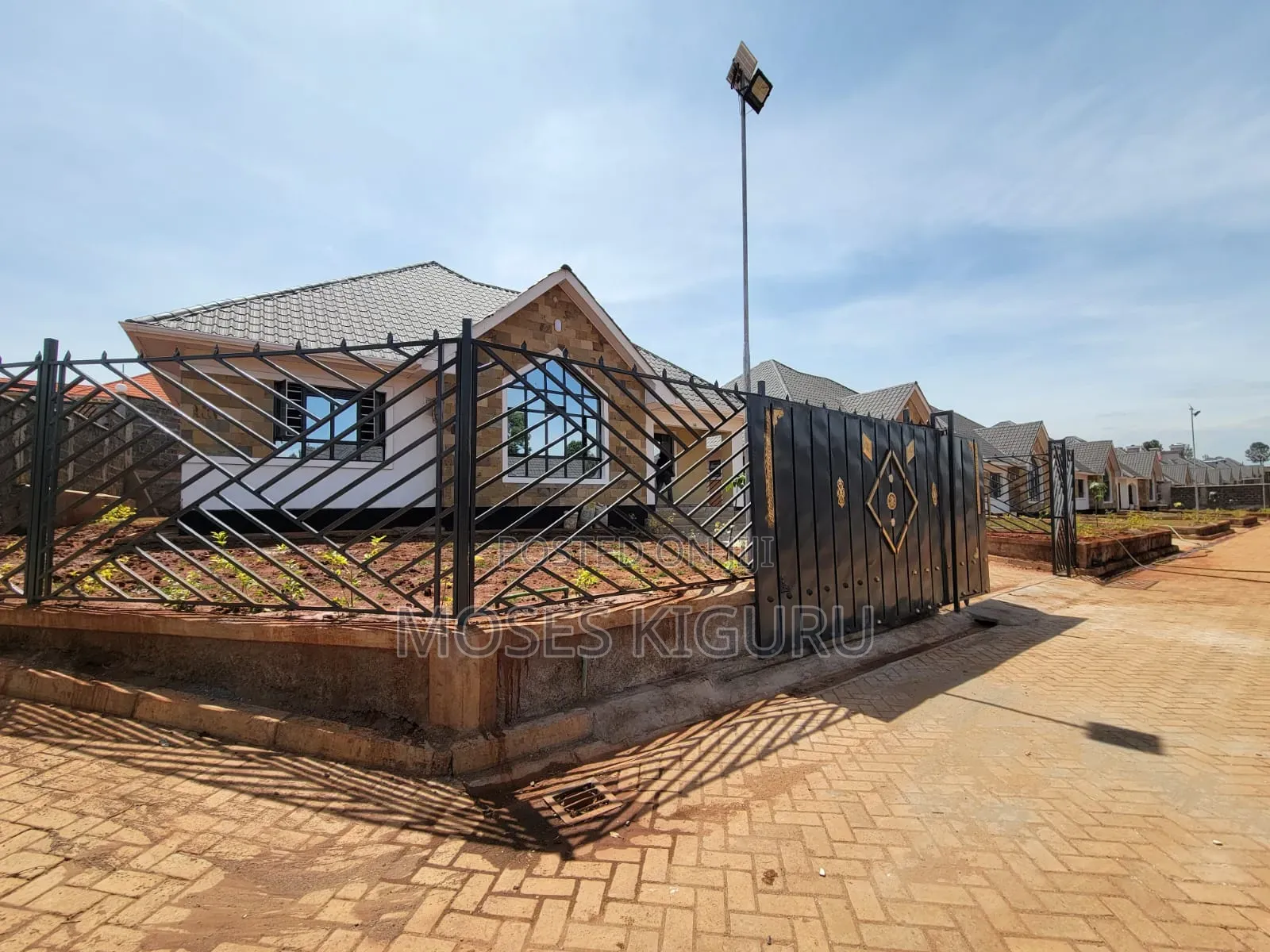 3bdrm Bungalow in Kenyatta Road for rent