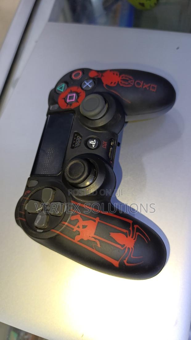 Play Station 4 Pad - main view