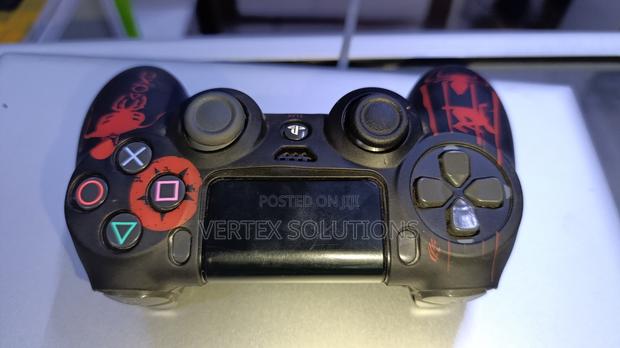 Play Station 4 Pad - main view