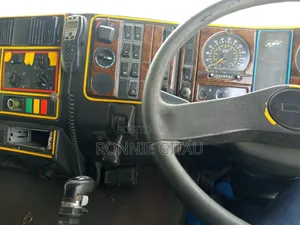 Erf Ecs 390 Sleeper Cab, 6x2 Mid Lift Tractor Unit, Eaton Gearbox,