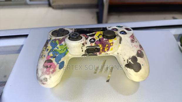 Play Station 4 Pad - main view