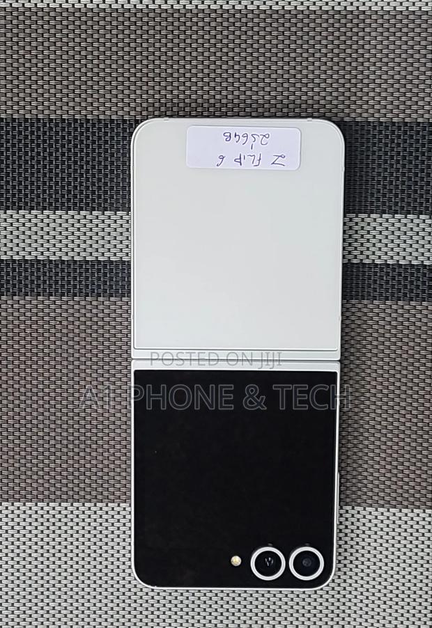Samsung Galaxy Z Flip6 256 GB Gray - thumbnail 2