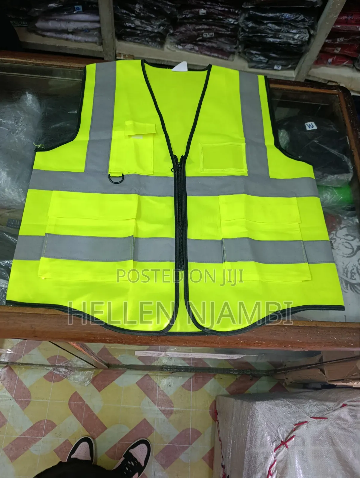Reflector With Zip and Pockets