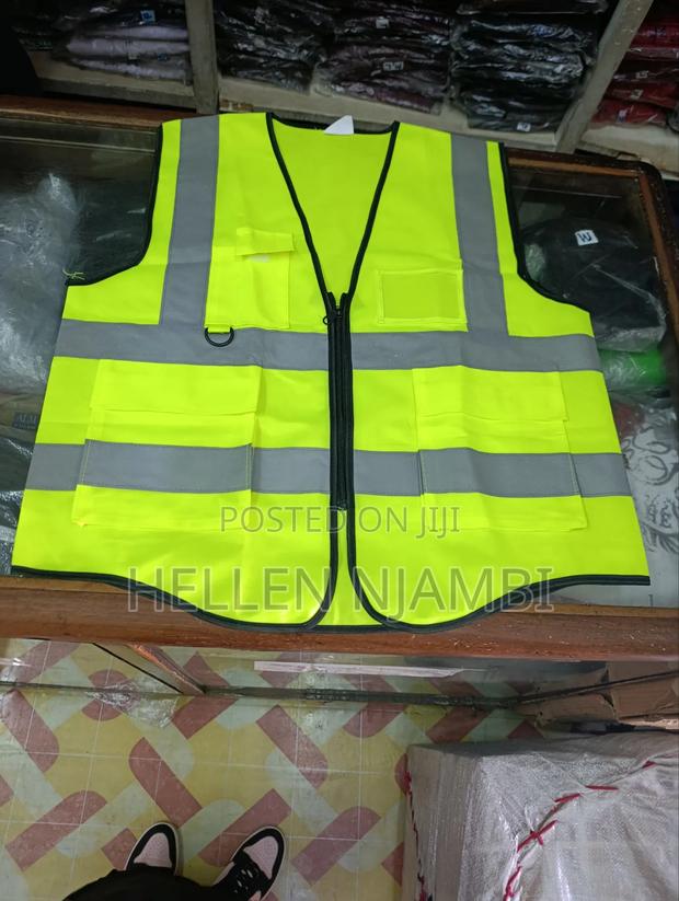 Reflector With Zip and Pockets