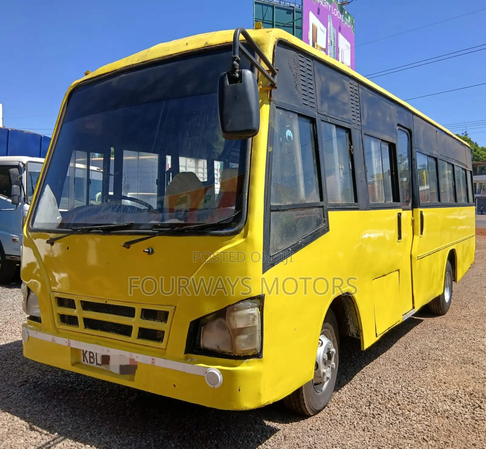 Isuzu NQR 2009 Yellow
