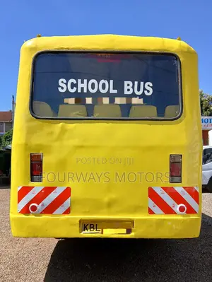 Isuzu NQR 2009 Yellow
