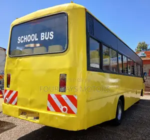 Isuzu NQR 2009 Yellow