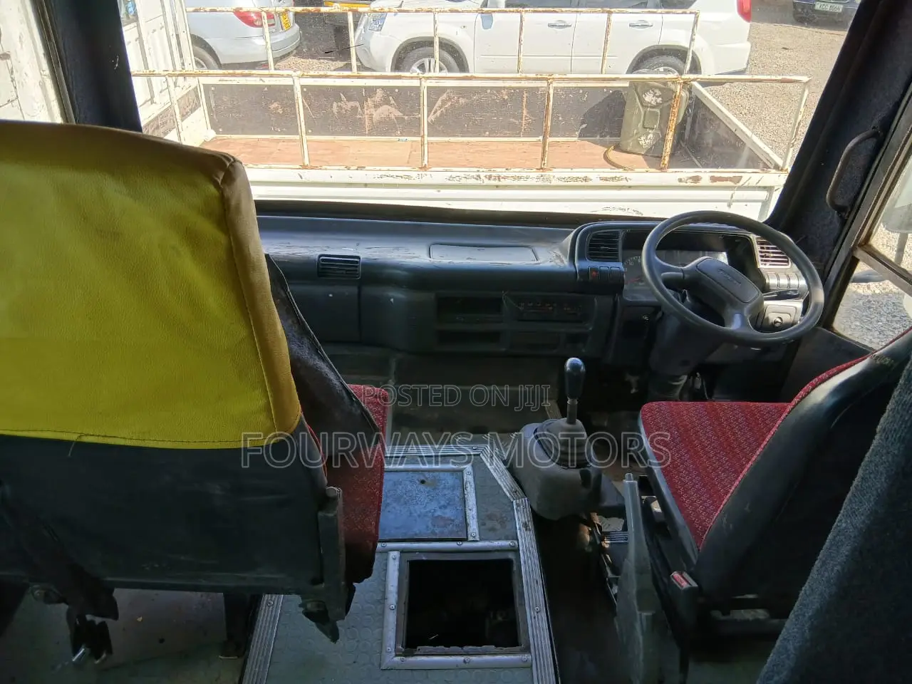 Isuzu NQR 2009 Yellow