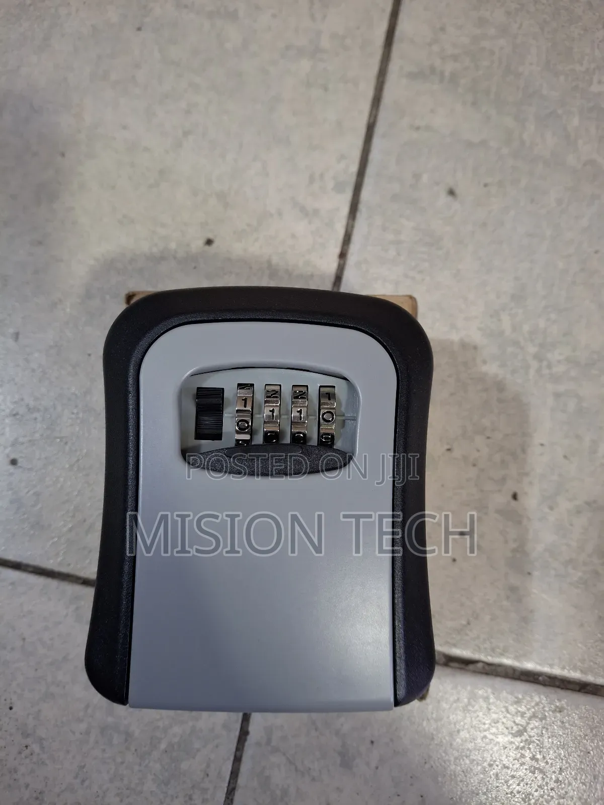 Wall-Mounted Combination Key Lock Box**