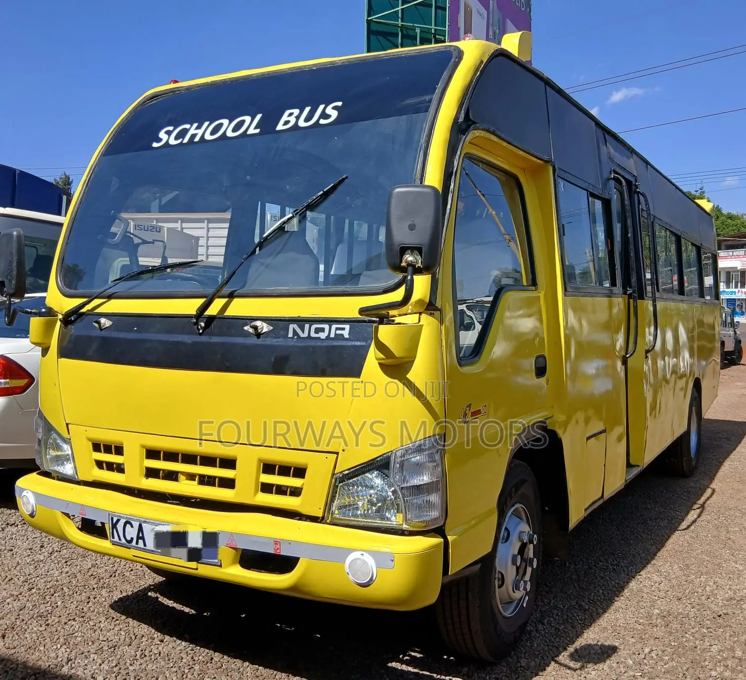 Isuzu NQR 2014 Yellow