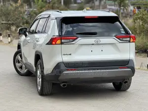 Toyota RAV4 2020 White