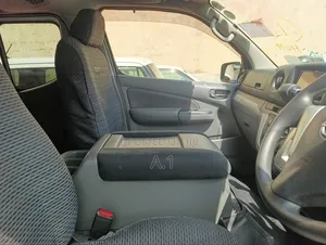 Nissan Caravan (Urvan) 2018 Silver