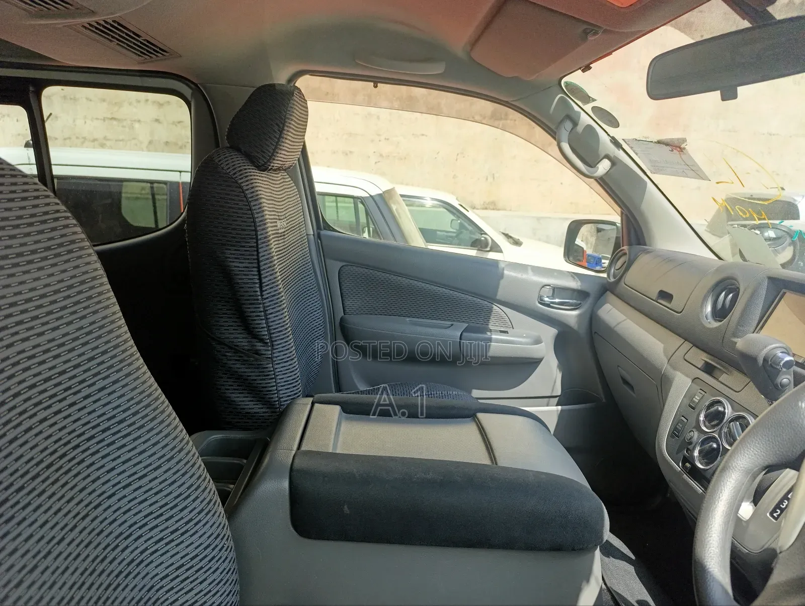 Nissan Caravan (Urvan) 2018 Silver