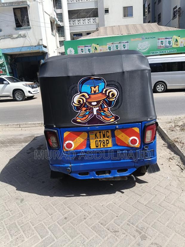 Piaggio 2021 Blue - thumbnail 4