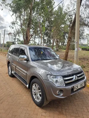 Mitsubishi Pajero 3.8 V6 GLS/GLX 2011 Gold