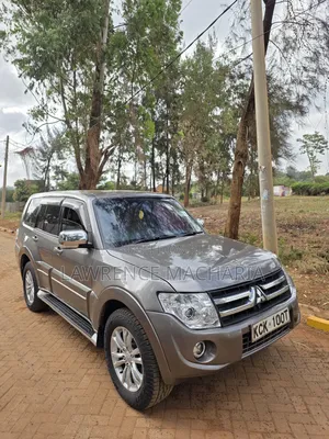 Mitsubishi Pajero 3.8 V6 GLS/GLX 2011 Gold