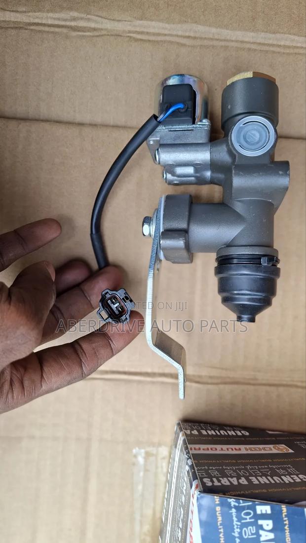 Cabin Leveling Valve, Hino 700. - thumbnail 5