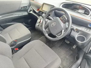 Toyota Sienta 1.5 Hybrid FWD (6-seater) 2019 White