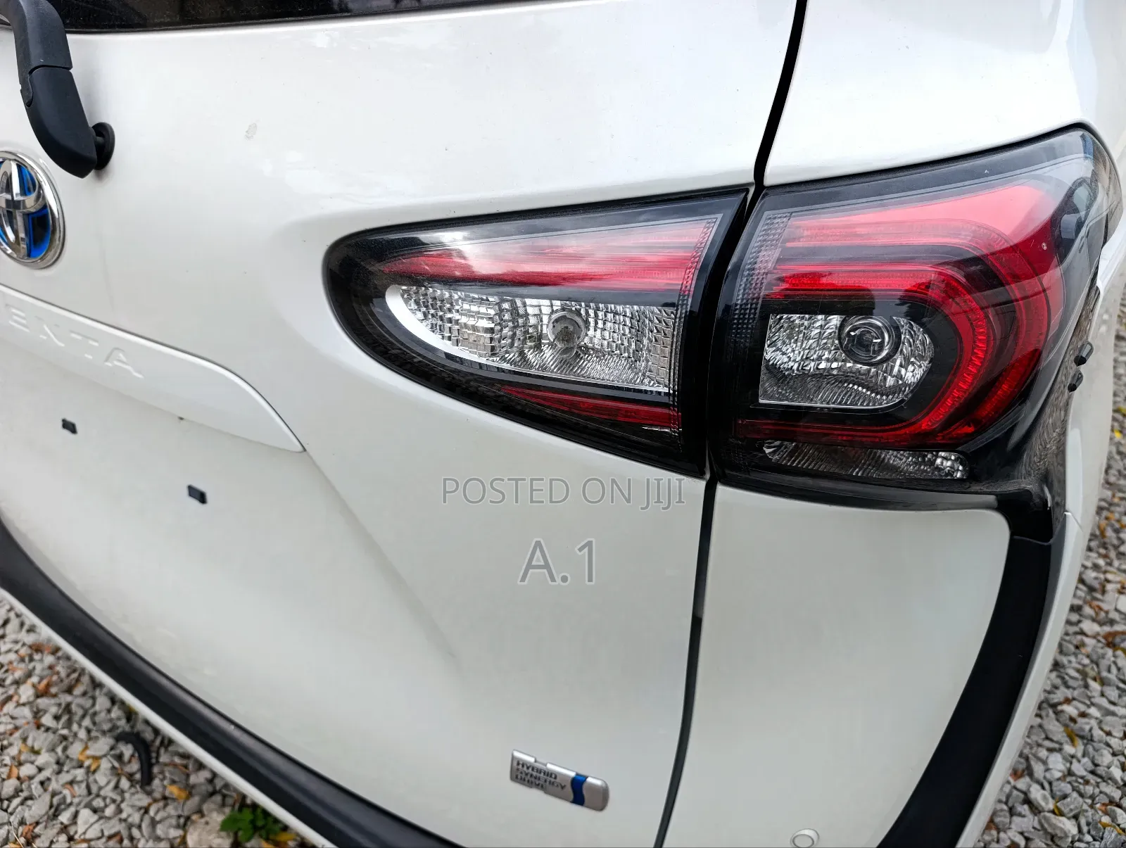 Toyota Sienta 1.5 Hybrid FWD (6-seater) 2019 White