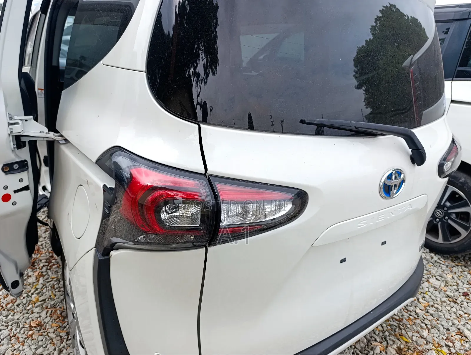 Toyota Sienta 1.5 Hybrid FWD (6-seater) 2019 White