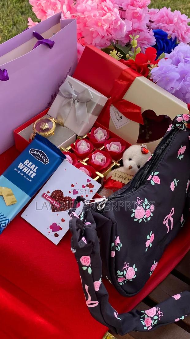 Ladies Valentine's Gift Set - main view