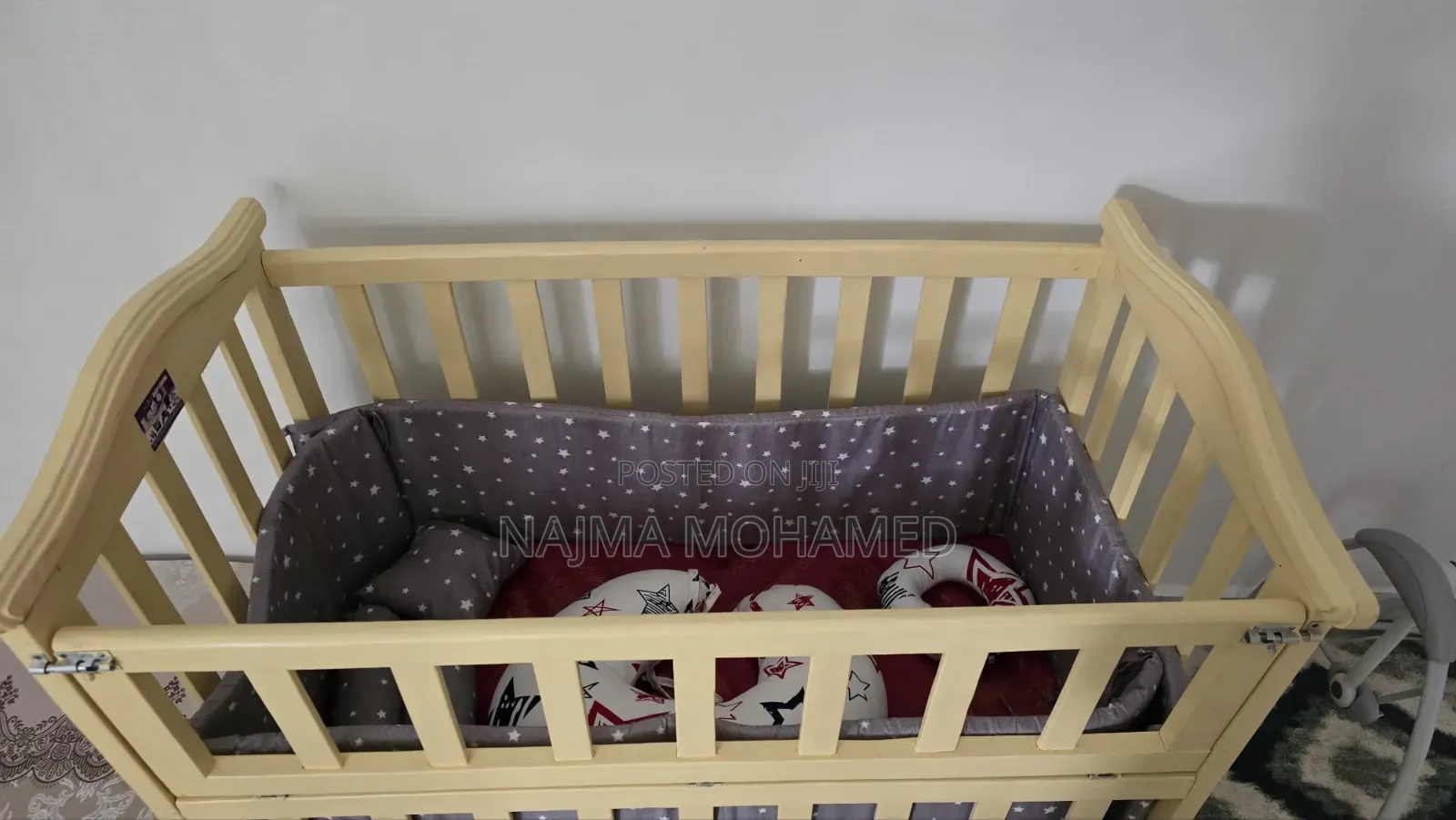 Baby Crib/Bed