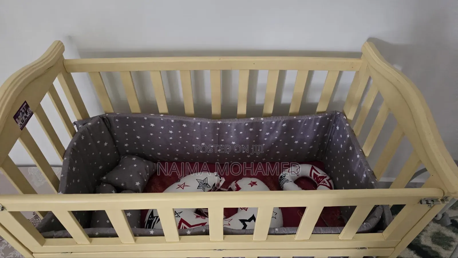 Baby Crib/Bed