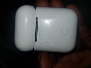 Apple 4th Generation Earpords - thumbnail 2