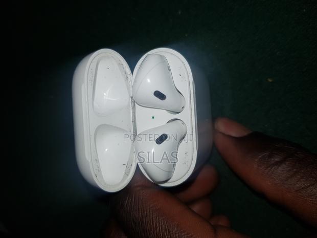 Apple 4th Generation Earpords - thumbnail 3