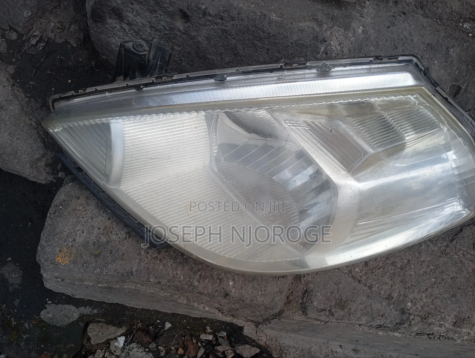 Nissan Tiida Headlight