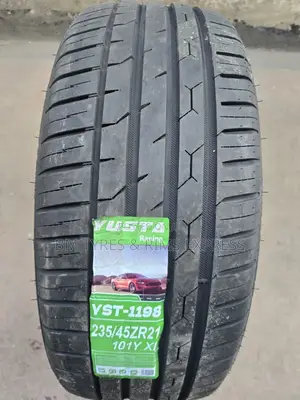 235 /45 R21 Yusta.
