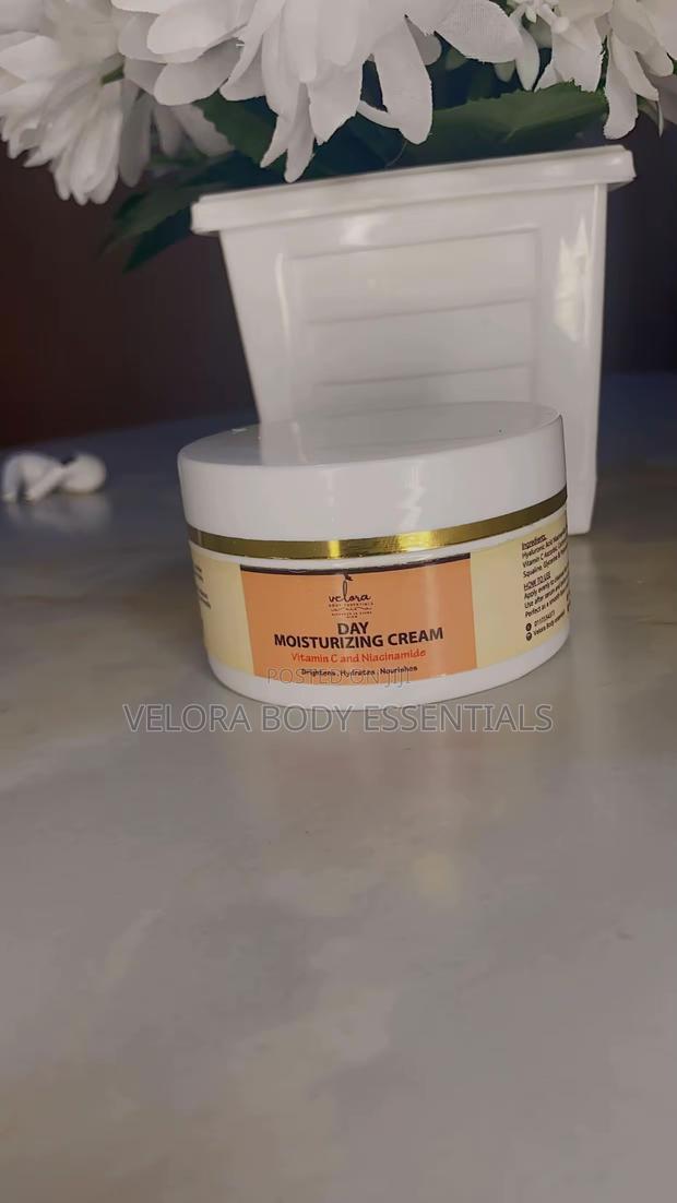 Velora Vitamin C + Niacinamide Face Cream for Dark Spots Glow - thumbnail 5