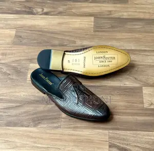 Leather Tassel Loafers With Textured Pattern and Leather Sole Mules