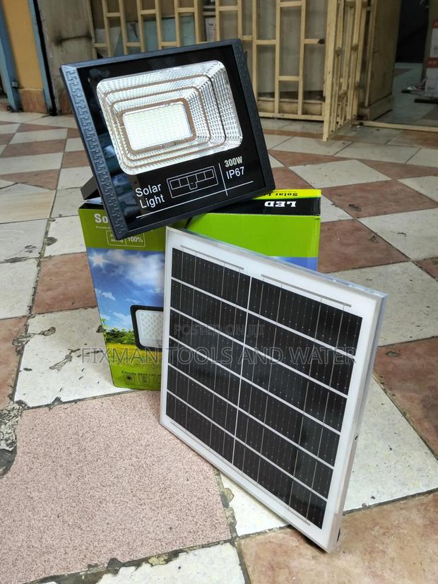 Ip 67 Led Solar Floodlight 300watts + Panel 16 Hrs Working - thumbnail 2