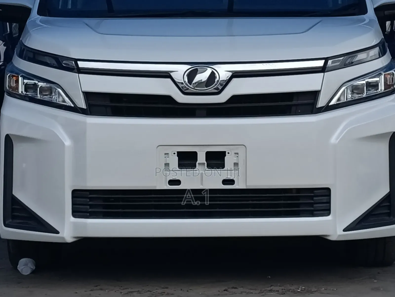 Toyota Voxy 2018 Pearl