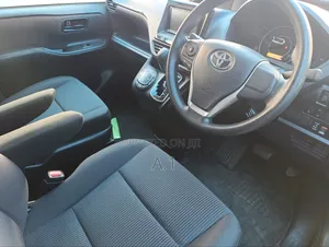 Toyota Voxy 2018 Pearl