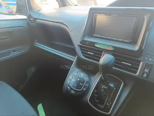 Toyota Voxy 2018 Pearl