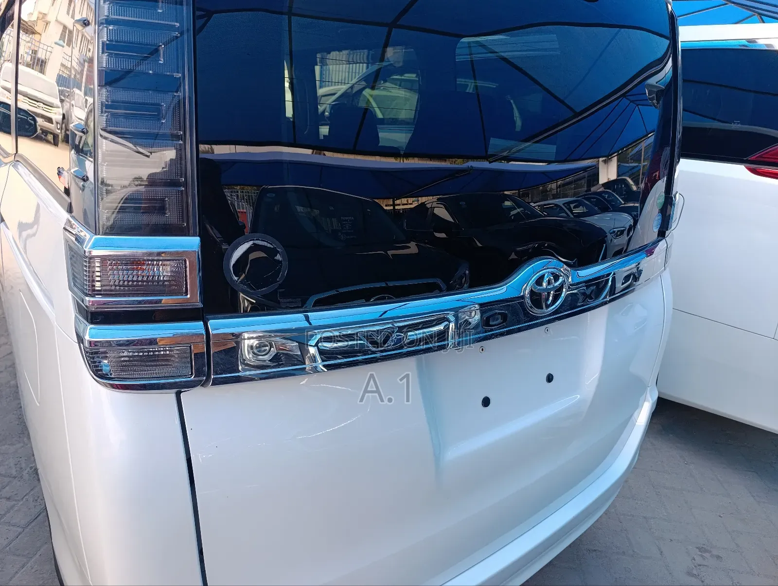 Toyota Voxy 2018 Pearl